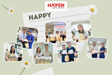 Tập đoàn Hà Yến tặng quà cho các cháu là con CBCNV có thành tích xuất sắc trong năm học 2024 – 2025