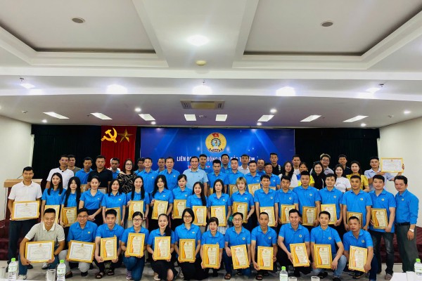 Hai công nhân Nhà máy sản xuất Hà Yến được biểu dương “Công nhân giỏi Quận Bắc Từ Liêm năm 2025”