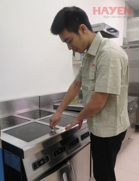 Dịch vụ thay mặt kính bếp từ công nghiệp với linh kiện chính hãng