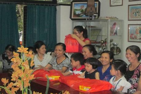 Đến thăm làng trẻ SOS 1/6/2013