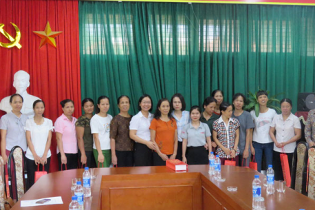 Hà Yến thăm và tặng quà cho các bé ở làng trẻ SOS Hà Nội nhân dịp tết Trung thu và đón năm học mới 2019.