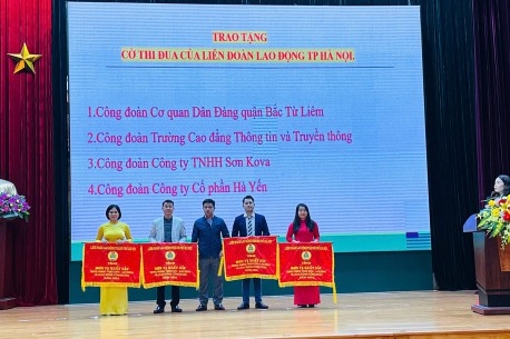 Hà Yến vinh dự nhận cờ thi đua cấp thành phố và các bằng khen cá nhân tại Hội nghị tổng kết phong trào CNVCLĐ năm 2024