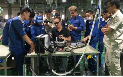 Nhà máy Tân Hà Phát tổ chức Chương trình đào tạo sử dụng máy hàn công nghệ cho công nhân