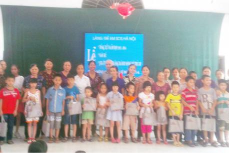 Thăm các bé tại làng trẻ SOS nhân dịp Tết thiết nhi