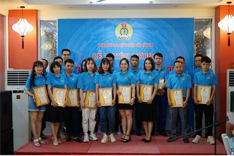 Liên Đoàn lao động Quận Bắc Từ Liêm khen tặng anh Trần Văn Phú danh hiệu “Công nhân giỏi quận Bắc Từ Liêm năm 2022”