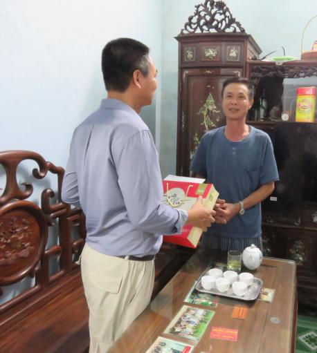 Hoạt động thăm hỏi và tặng quà gia đình thương binh liệt sỹ có người thân đang làm việc tại Công ty CP Hà Yến