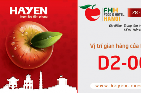 Hà Yến tham gia hội chợ Food&Hotel Hà Nội năm 2018.
