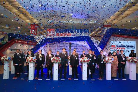 Hà Yến tham dự tiển lãm Manufacturing Expo 2015