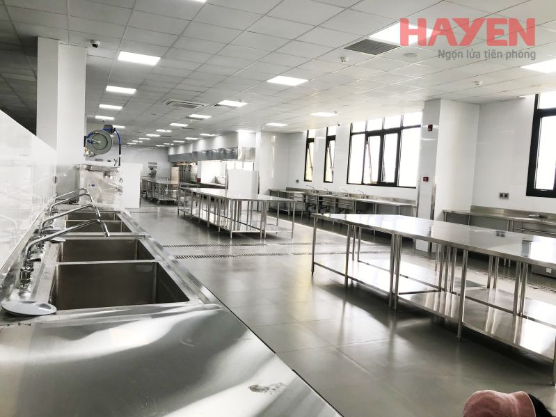 Inox 304 là chất liệu được ưu tiên trong môi trường bếp ăn công nghiệp