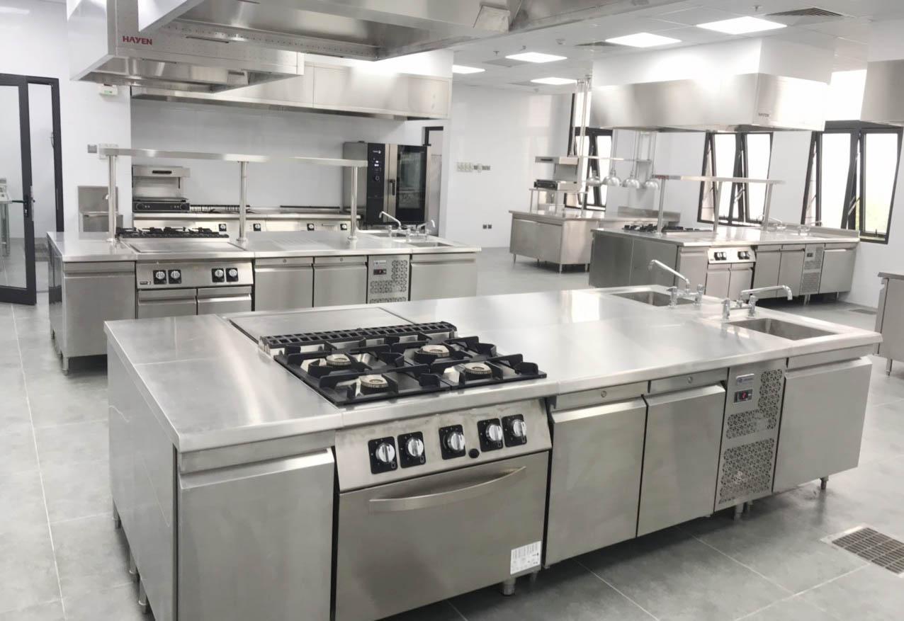 Bếp Âu được lắp đặt tại hệ thống bếp trường Đại học VinUni