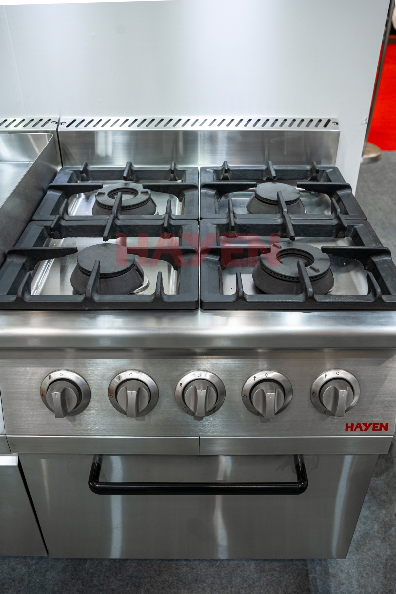 Hình ảnh thực tế Bếp Âu 4 họng đốt có lò nướng Hà Yến