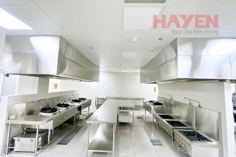 Bếp hầm đơn công nghiệp Hà Yến (Ngoài cùng bên phải) được lắp đặt tại Nhà máy sản xuất ô-tô Thành Công Việt Hưng