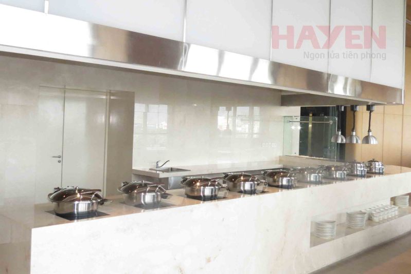 Bếp từ đơn “có mặt” trong nhiều mô hình bếp chuyên nghiệp - Trong ảnh là bếp từ âm quầy