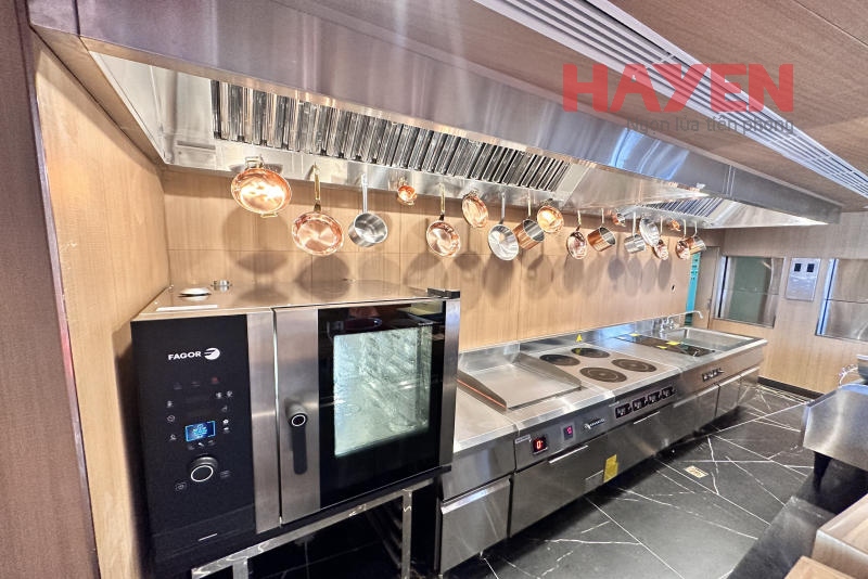 Bếp từ công nghiệp được lắp đặt tại du thuyền Essence Grand 2 Hạ Long - Việt Nam