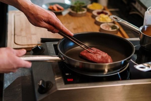 Ứng dụng của bếp từ công nghiệp mặt phẳng 