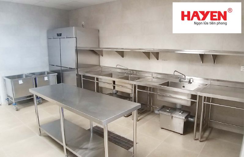 Chậu rửa inox là thiết bị thiết yếu trong mô hình bếp công nghiệp