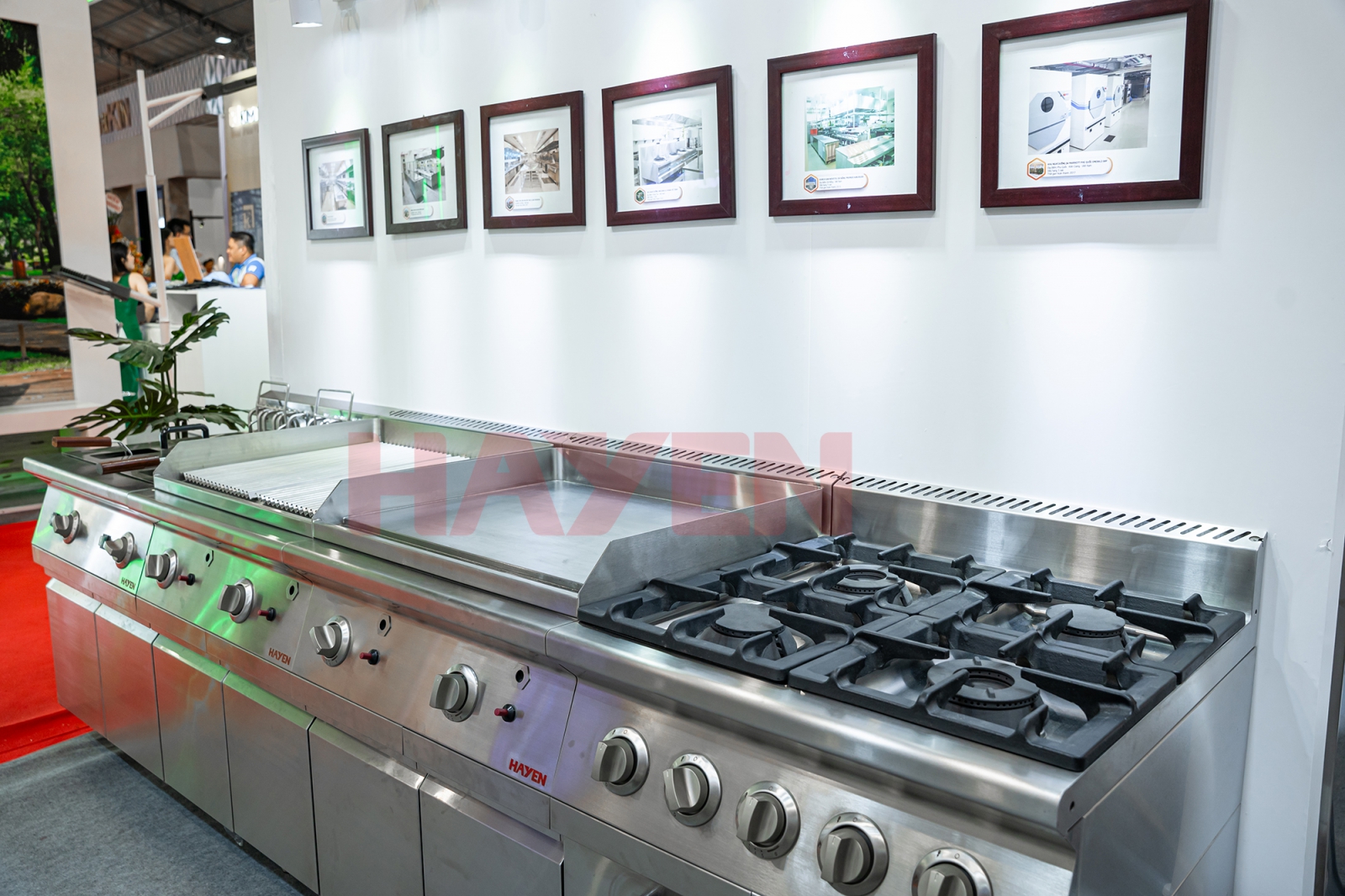 Bếp Âu công nghiệp kết hợp cùng các thiết bị khác tạo nên dây chuyền bếp tối ưu quy trình