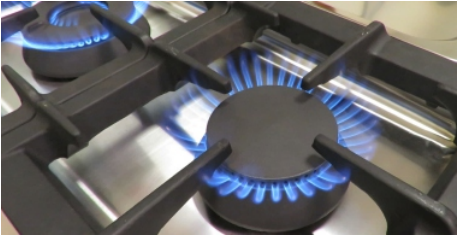 Hình ảnh bếp Âu 4 họng Hà Yến sử dụng nhiên liệu là gas