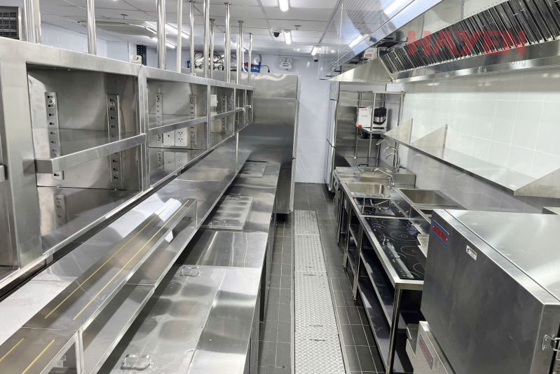 Khu bếp Nhà hàng Saizeriya (Hồ Chí Minh) được thiết kế khoa học, sử dụng thiết bị bếp công nghiệp do Hà Yến cung cấp